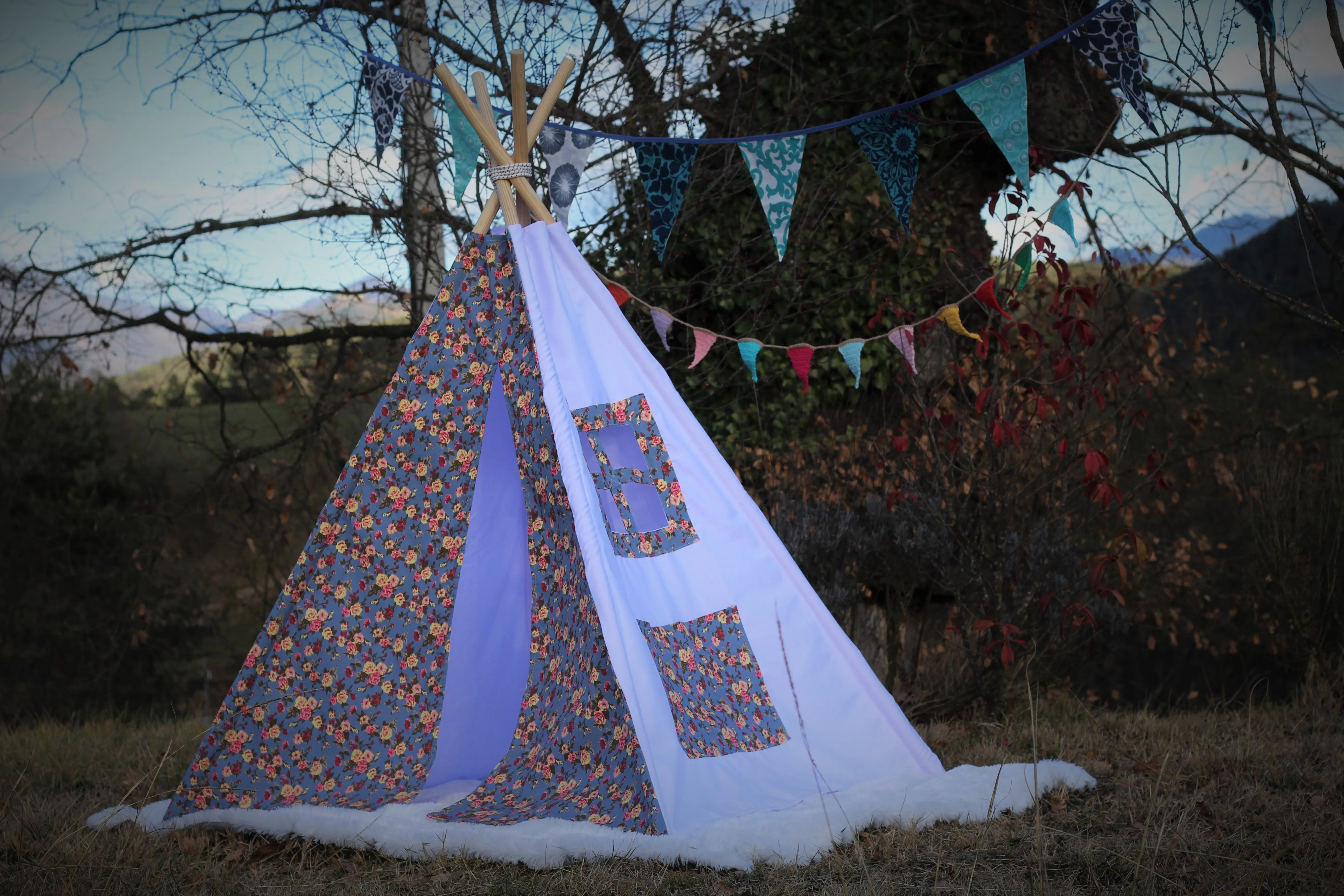 tipi / tepee / tipi / teepee Tent Flowers Denim . 4 POLES INCLUDED